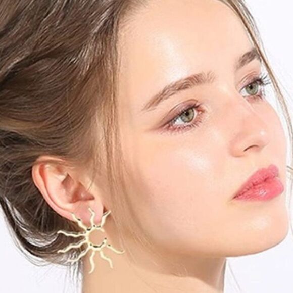 GOLD SUN MINIMALIST STUD EARRINGS - Picture 2 of 5